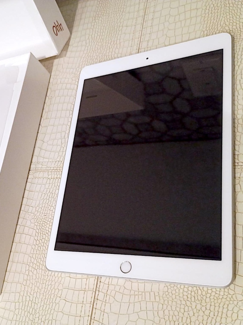 Apple iPad (7th Generation) A2197 32 GB, Wi-Fi - Silver 85% Battery